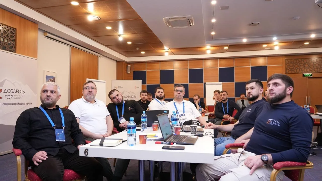 Заместитель Председателя Правительства РД Абдурахман Махмудов встретился с участниками республиканской кадровой программы «Доблесть гор»