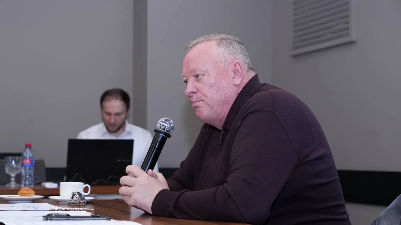 Участники региональной кадровой программы «Доблесть гор» совместно с Героем России, слушателем федерального проекта «Время героев» Энвером Набиевым посетили город Каспийск