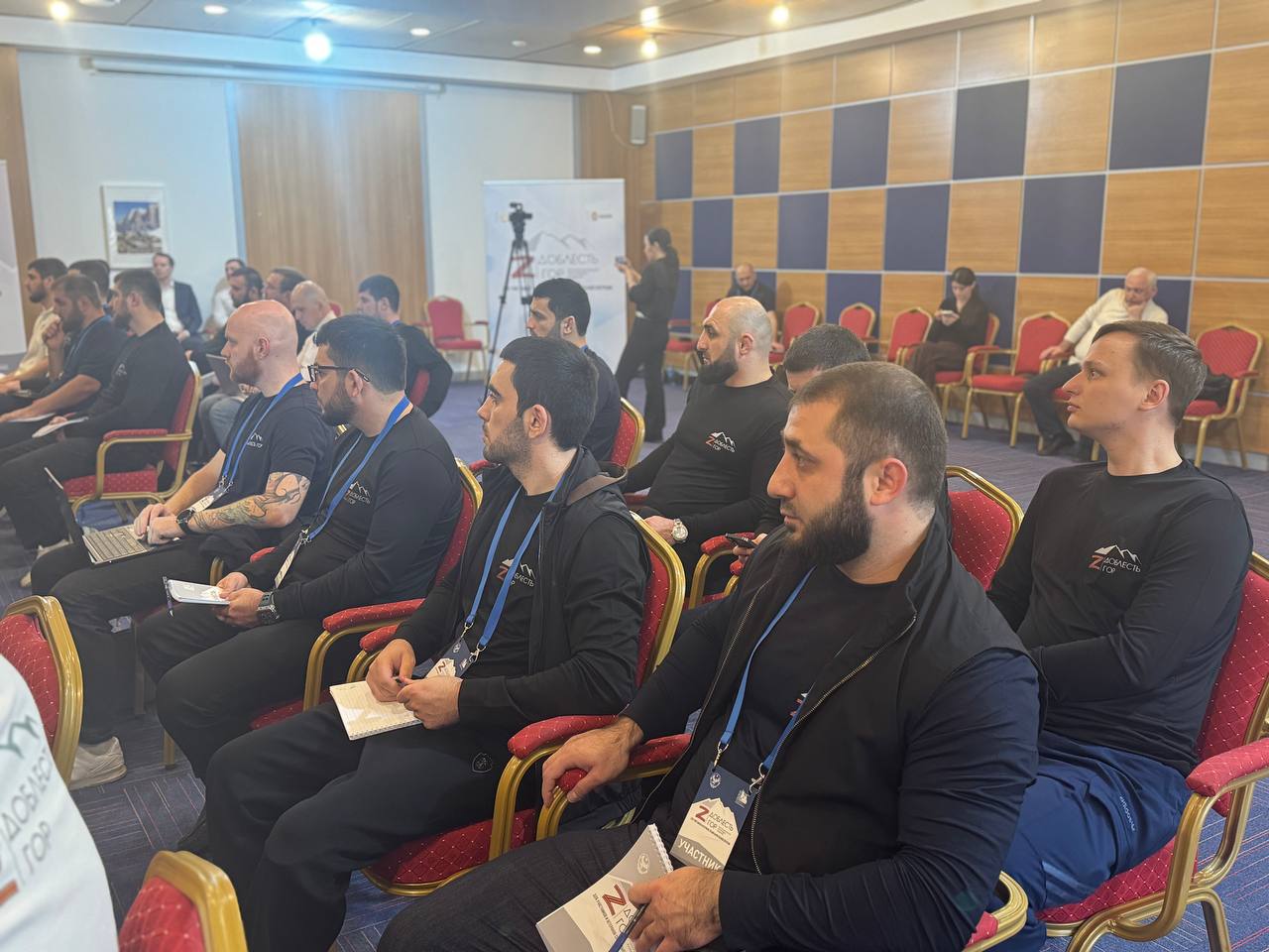 Глава Махачкалы Джамбулат Салавов провел встречу с участниками республиканской программы развития «Доблесть гор»