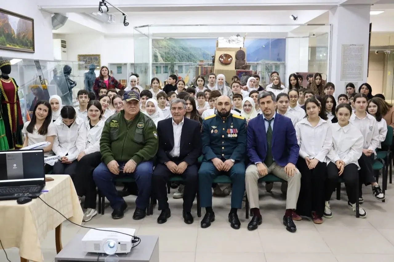 Участник программы «Доблесть гор» Рамазан Гираев принял участие в мероприятии, посвященном Дню работника гражданской авиации.