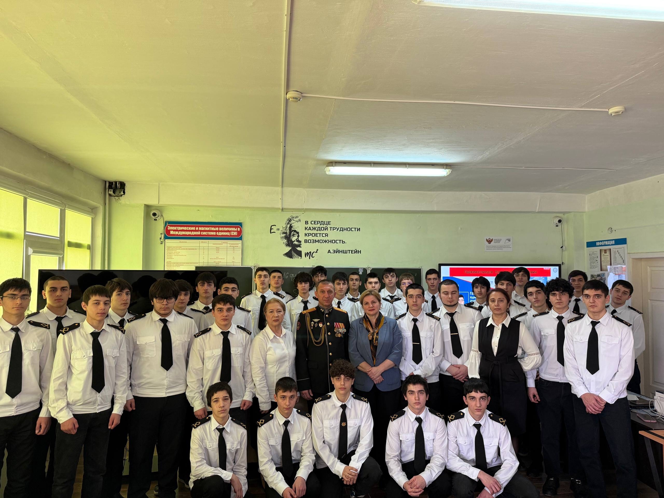 Участник программы «Доблесть гор», начальник отдела по работе с ветеранами и участниками СВО АГиП РД Антон Рычагов провел разговоры о важном в Колледже машиностроения и сервиса им. С. Орджоникидзе.